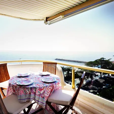 Frente Al Mar Con Piscina Apartamento