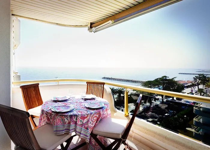 Frente Al Mar Con Piscina Apartamento