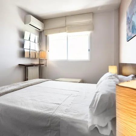Frente Al Mar Con Piscina アパート シッチェス
